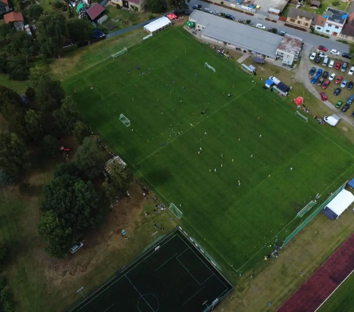 Renovace systému ohřevu teplé vody pro zázemí fotbalového oddílu